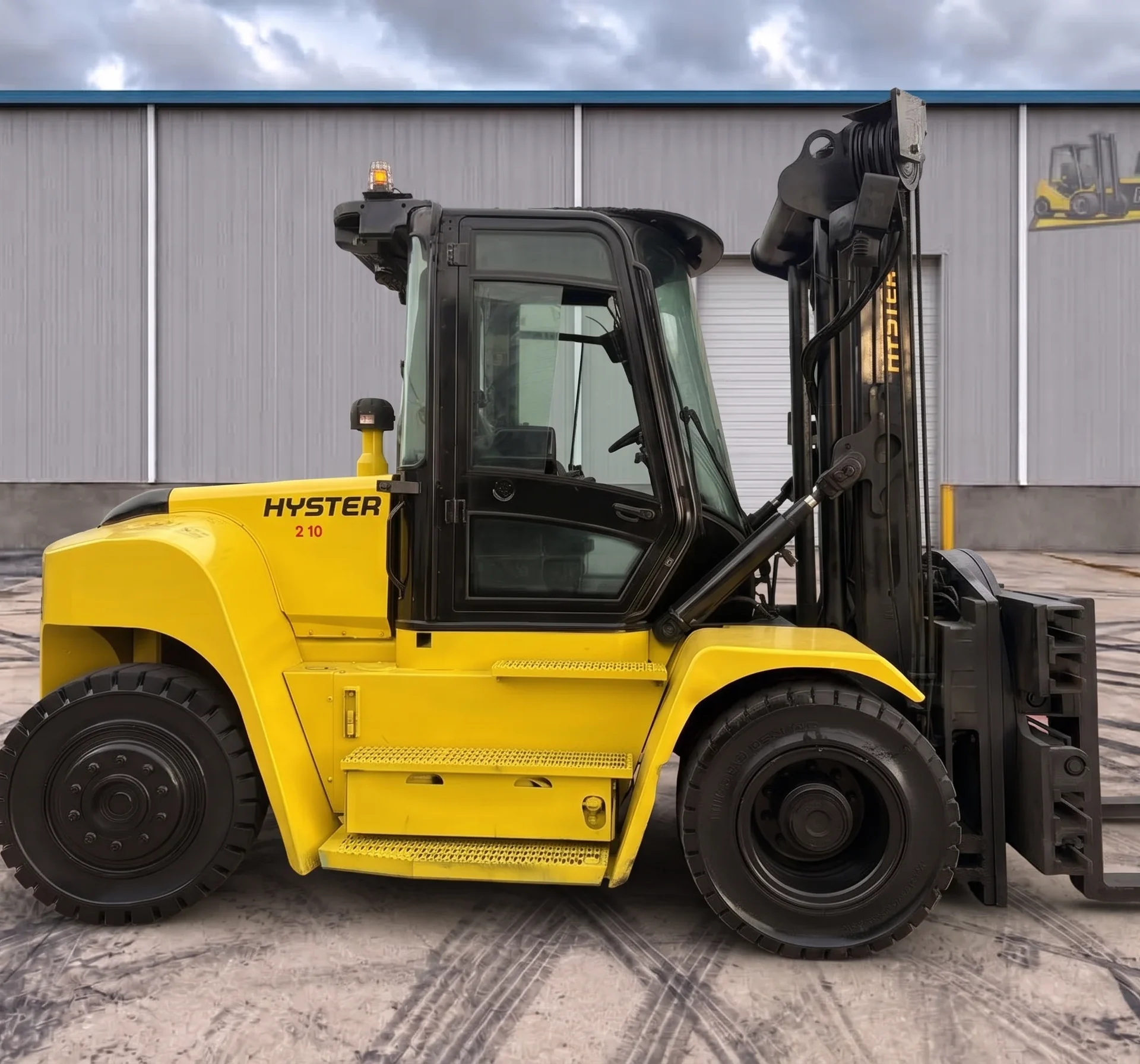 2016 Hyster H210HD W/Rotating Fork Positioner