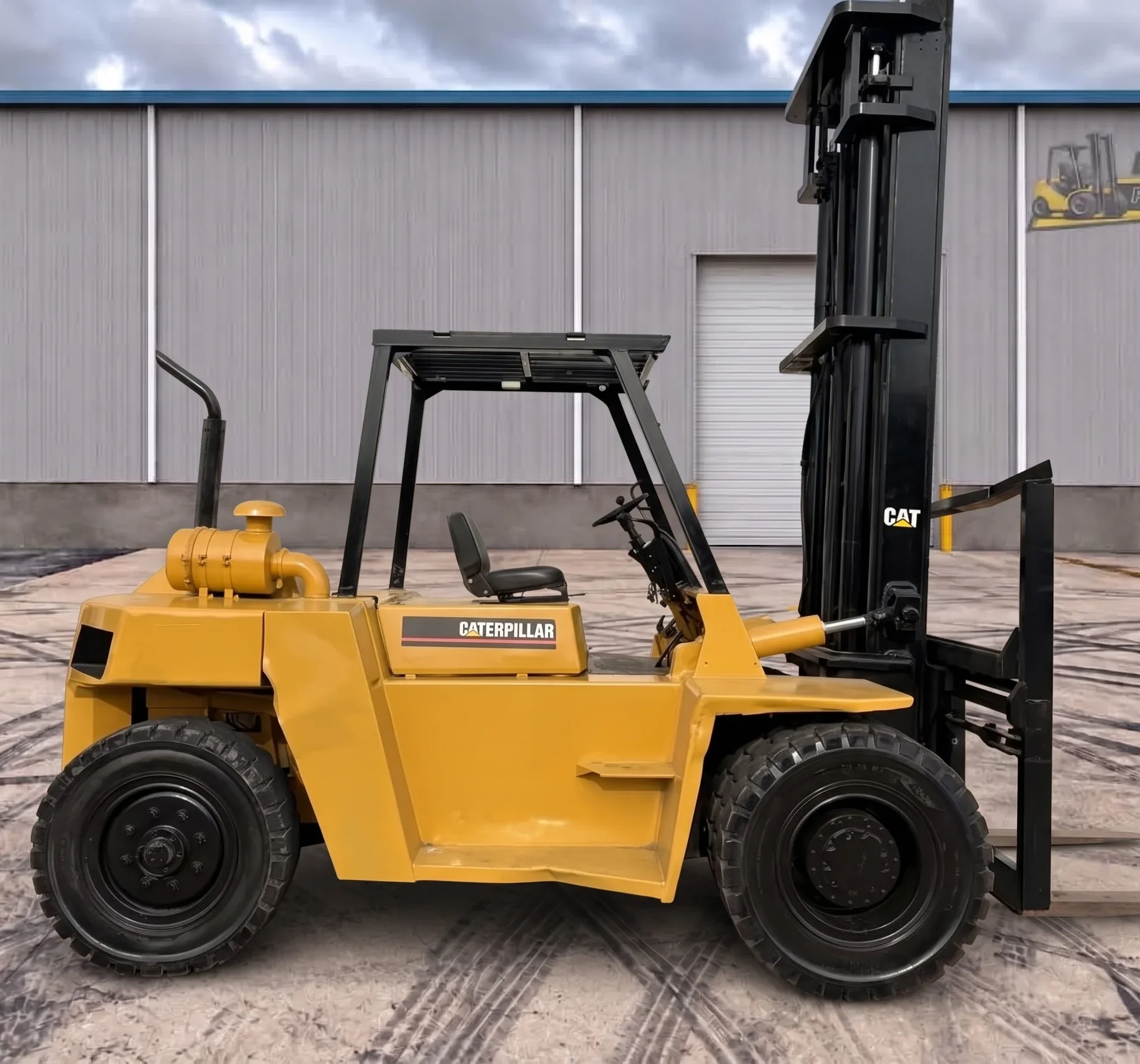 Caterpillar DP80 17,500#